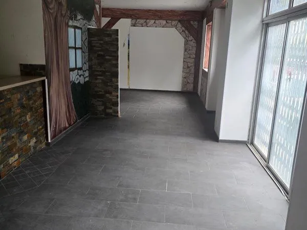 à louer local commercial 65 m² - toulon pont du las - tous commerces