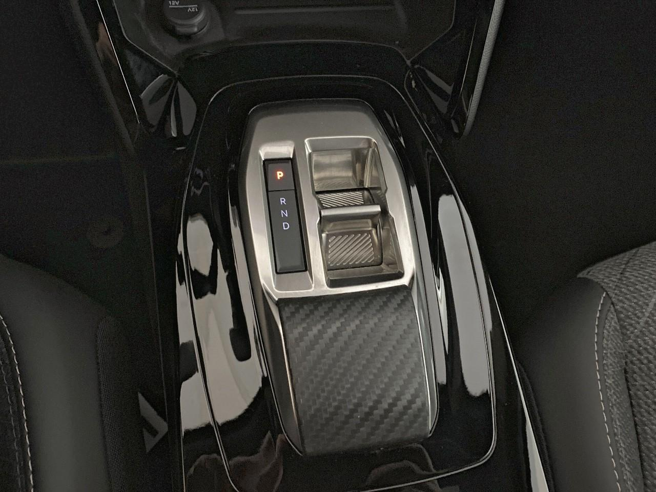 Peugeot 2008 hybrid 145 ch e-dcs6 allure — photo 17