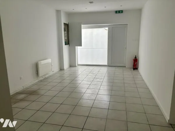 Local d'activités 1 pièce 60 m²