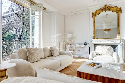 Appartement 7 pièces 265 m²