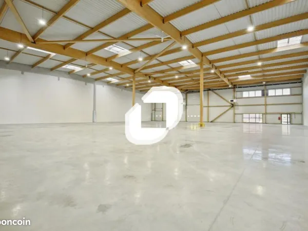 Local d'activité 6 974 m²