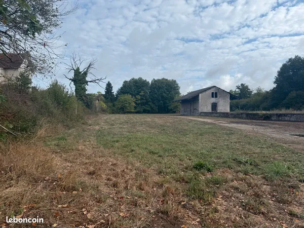 Ancienne gare de marchandise + terrain