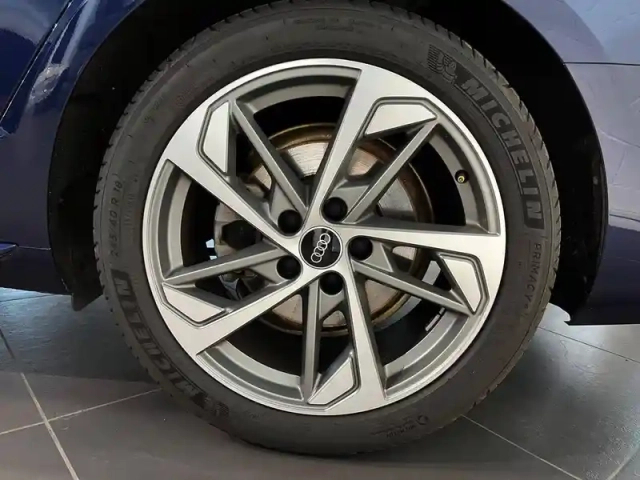 Audi A4 avant 35 tfsi 150 s tronic 7 — photo 17