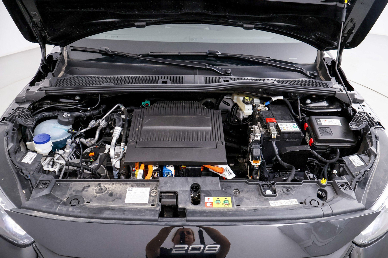 Peugeot 208 — photo 33