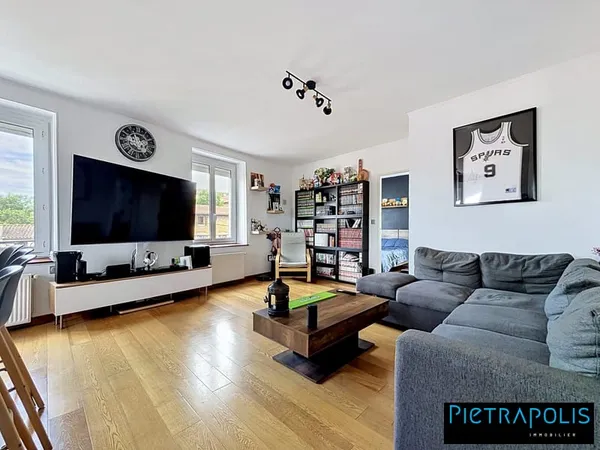 À vendre - Appartement lumineux au dernier étage avec vue d?