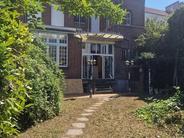 Maison 8 pièces 260 m²