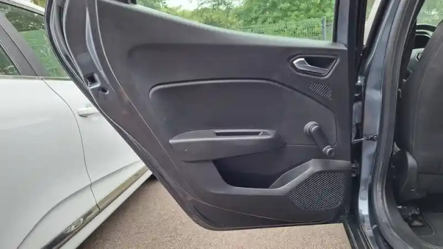 Renault Clio blue dci 85 — photo 33
