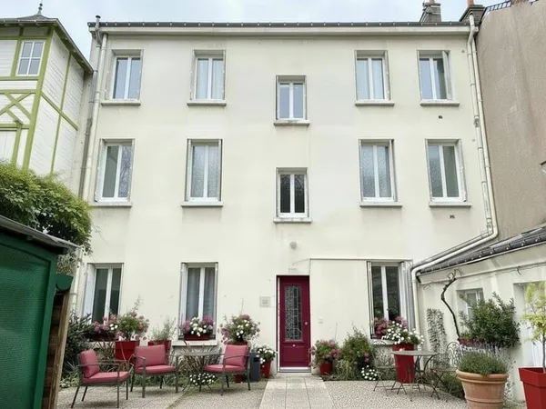 Bureaux 196 m²