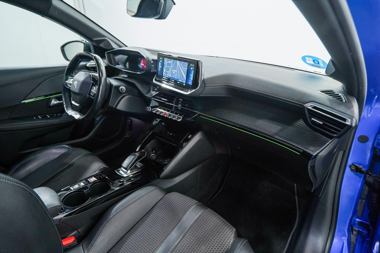 Peugeot 208 — photo 30