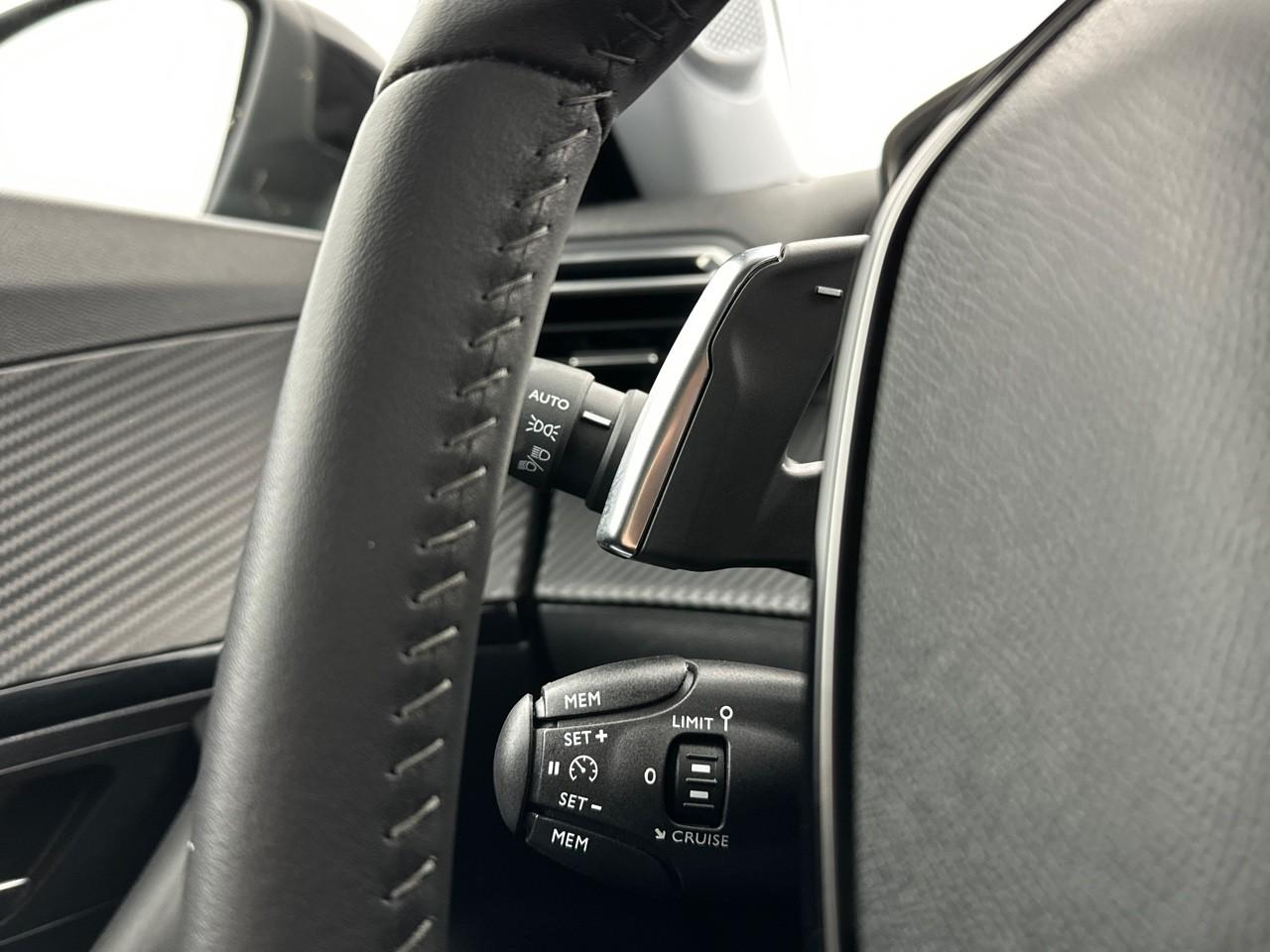 Peugeot 2008 puretech 130 s&s eat8 allure — photo 19