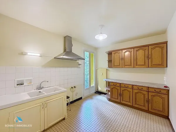 T4 traversant avec balcon, cave et garage en option