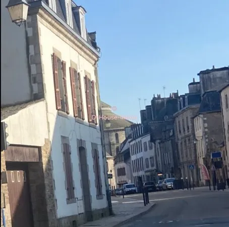 Immeuble de 4 Lots, garage, caves et jardinet clos ou tout est possible