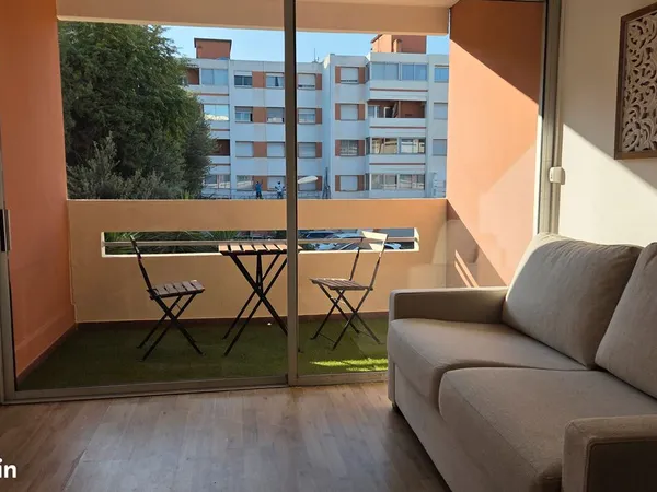 Studio terrasse au calme