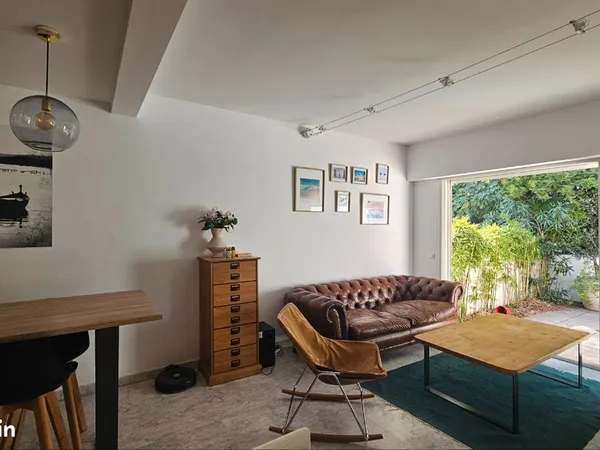 CASSIS - Appartement comme une maison de 92 m² - 3 niveaux - Terrasses - Garage électrifié - Parking