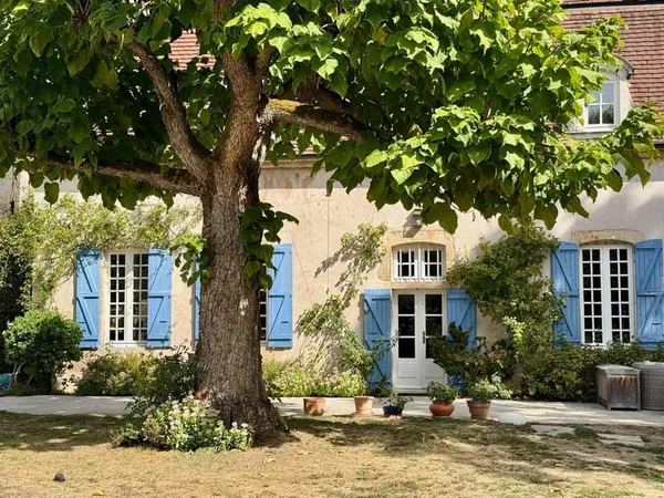 Propriété de caractère, jardin, dépendances et piscine - 10 minutes de Beaune