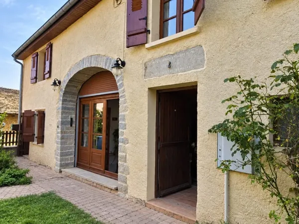 MAISON DE VILLAGE DE CARACTÈRE 160m2 UN BEAU POTENTIEL À RÉVÉLER !
