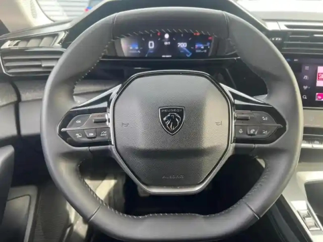 Peugeot 308 1.2 puretech 130ch s&amp;s allure pack — photo 11