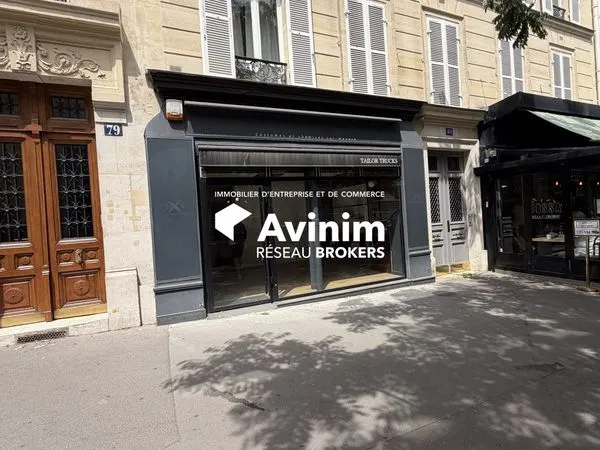 Local 76 m² Paris