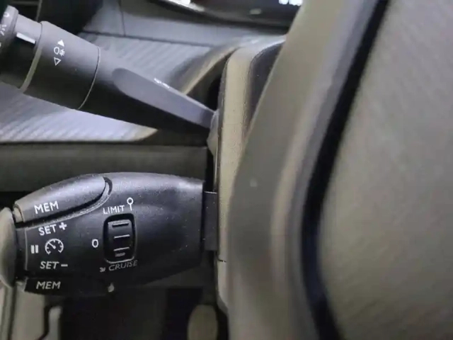 Peugeot 208 puretech 75 s&amp;s bvm5 — photo 26