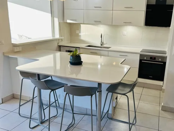 Vivez au calme proche de Didier - Superbe T4 rénové avec suite parentale, grande terrasse et parking