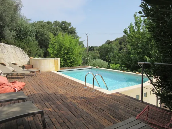 Mas provençal rénové et meublé avec goût