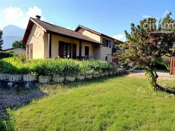 A VENDRE - MAISON 4P+C - CHAMP PRES FROGES
