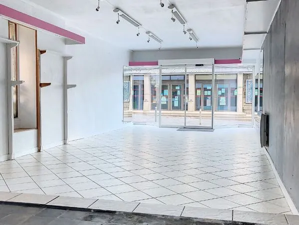 Local commercial 84 m² LANDIVISIAU