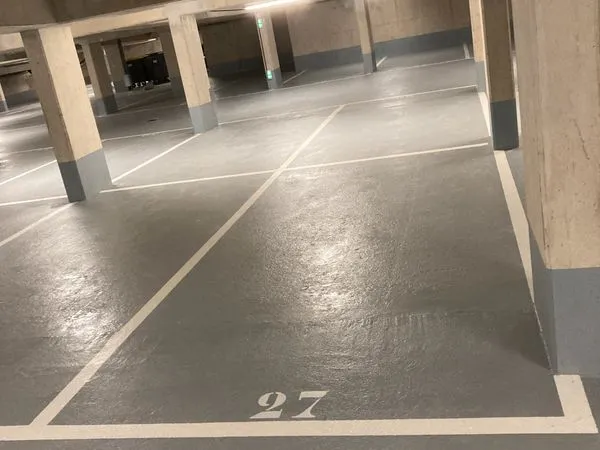 Place de parking couverte et sécurisée