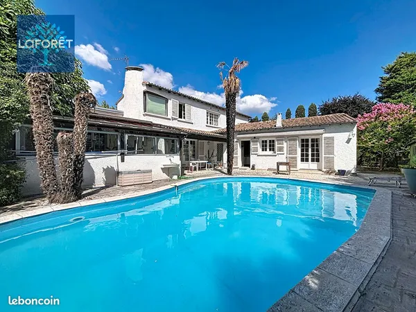 Villa 6 pièces 216 m²