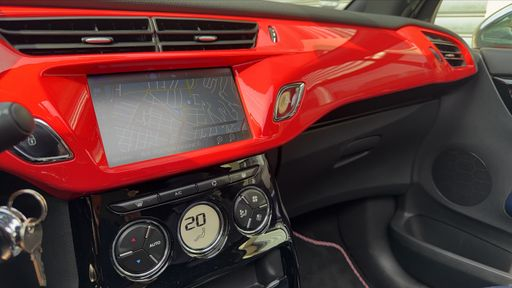 DS DS3 Cabriolet 1.2 PureTech 110 EAT6 - Ines De La Fressange – 2017 – 56442 km – Essence – Boîte Automatique — photo 12