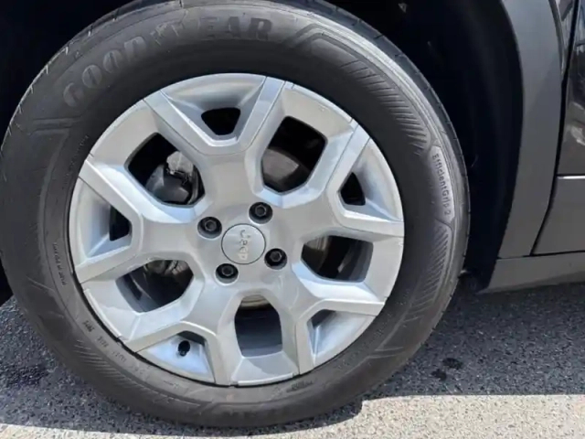 Jeep Avenger 1.2 turbo t3 100ch altitude pk premium — photo 9
