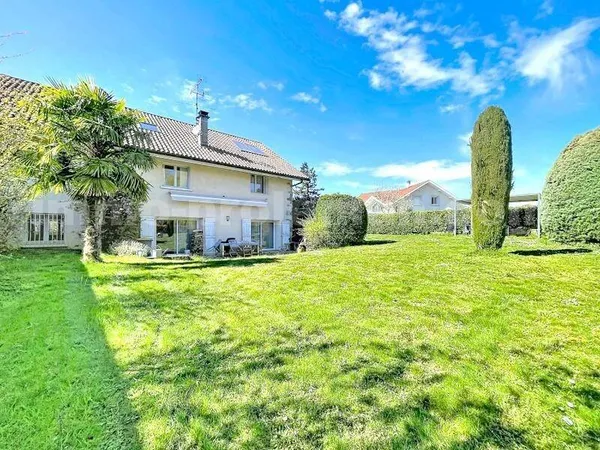 Maison 9 pièces 307 m²