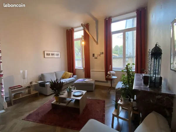 Montee Vauzelles ds ancien sécurisé, joli F3 exposé Est, 66 m2 séjour en parquet, 2 fenêtres, chambr