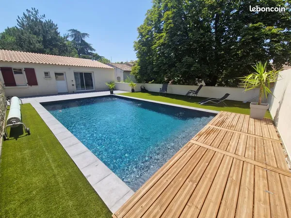 Maison 150 m² entièrement rénovée au calme, toit terrasse avec piscine