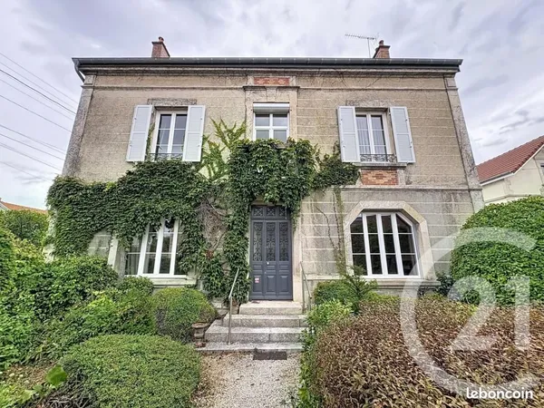 Maison 11 pièces 286 m²