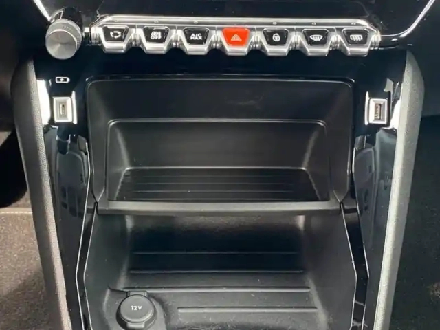 Peugeot 2008 1.2 puretech 130ch s&amp;s style eat8 — photo 13