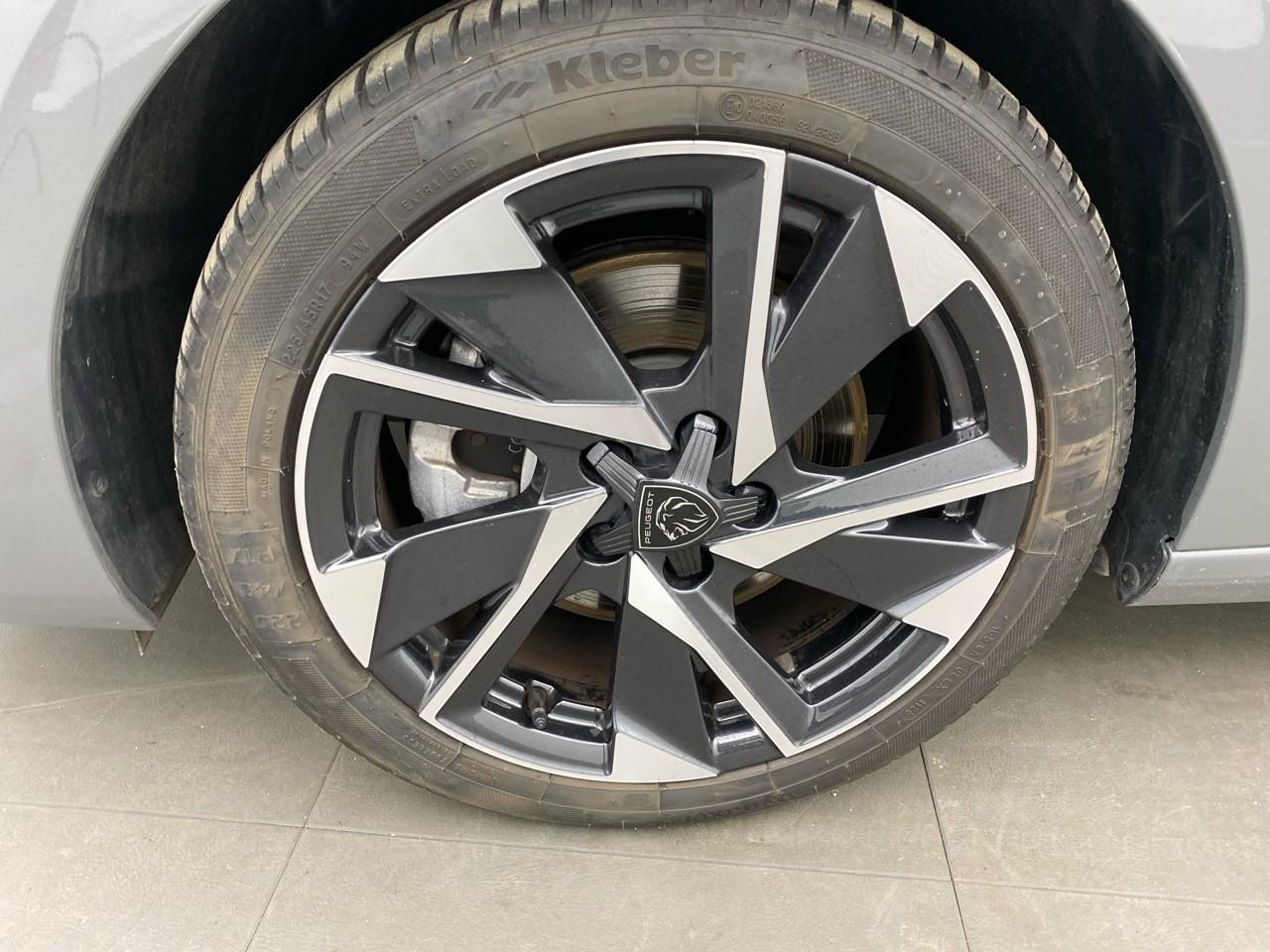 Peugeot 308 hybrid 145 e-dcs6 allure — photo 11