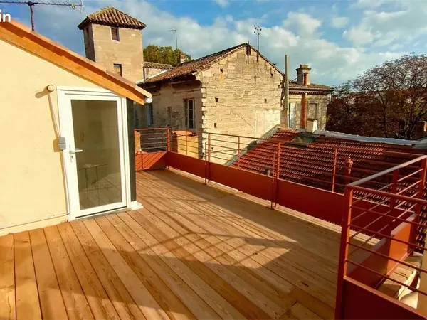 RARE Studio coeur de ville avec terrasse, clim, internet
