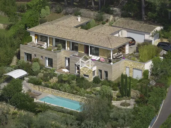 Villa 8 pièces 408 m²