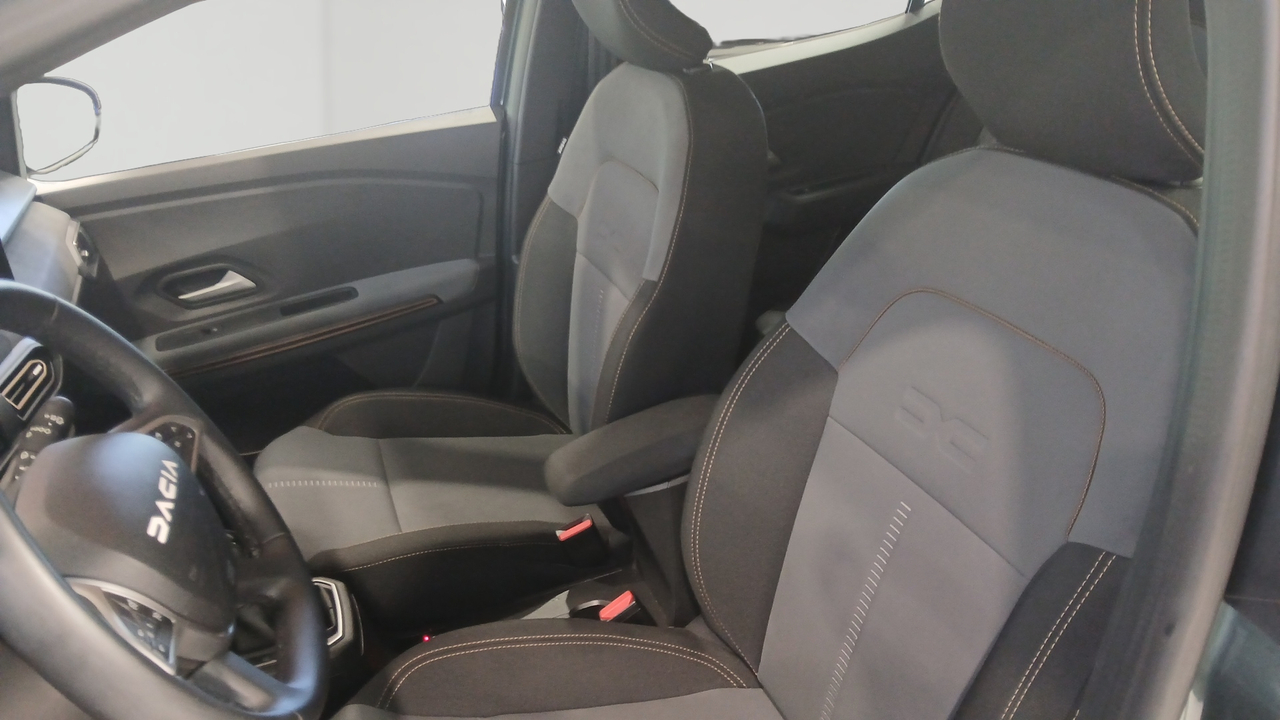 Dacia Sandero TCe 90 CVT — photo 11