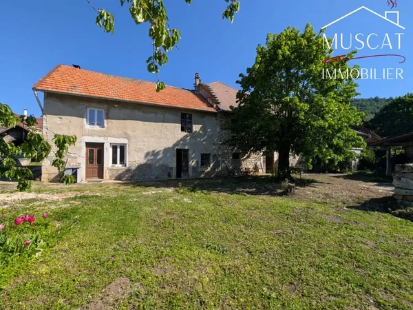 IZIEU Ensemble immobilier de 2 maisons, dépendances, terra