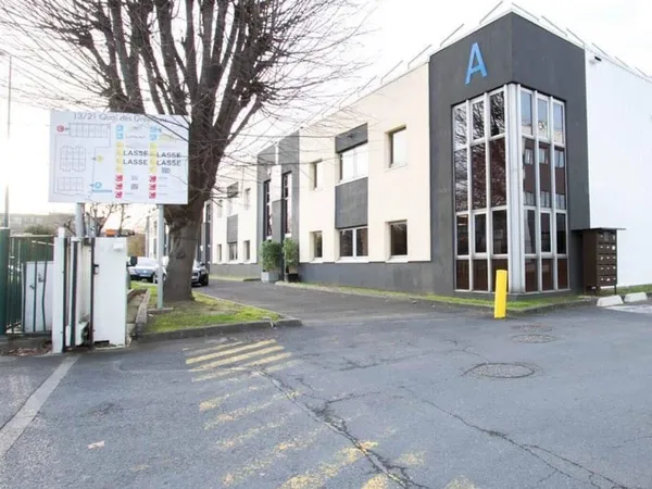 Local d'activité 1086 m²