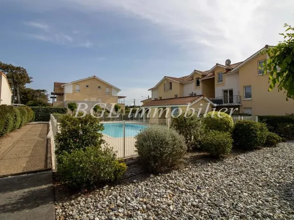 APPARTEMENT T2 AVEC PARKING - 10 MN A PIED DES PLAGES