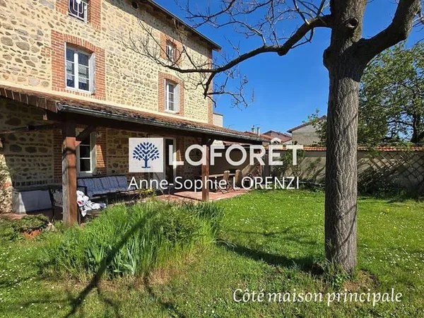 Maison 10 pièces 237 m²