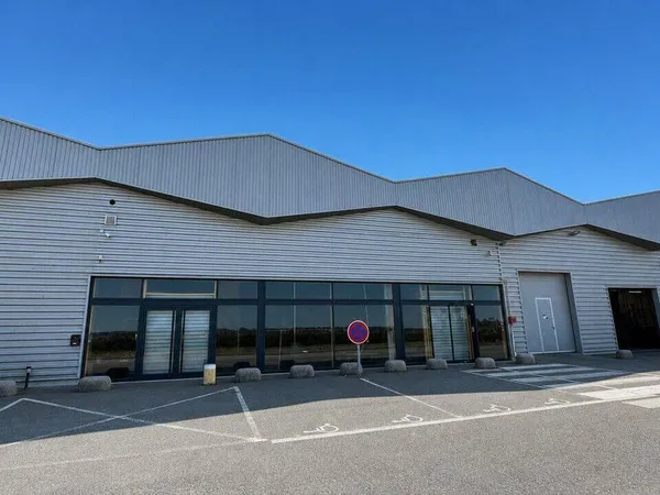 Local commercial 605 m²