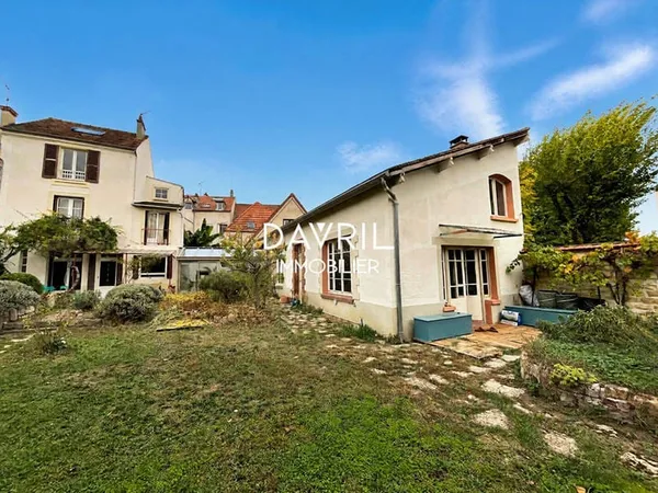 Maison 8 pièces 235 m²