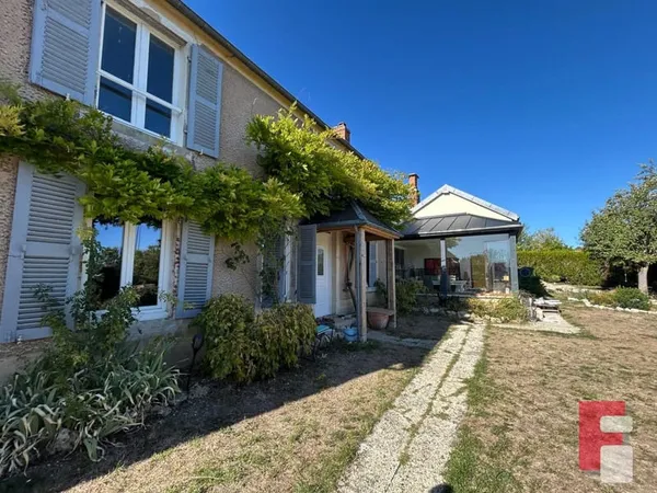 Vitry-le-Croisé Spacieuse maison familiale avec beaux volu