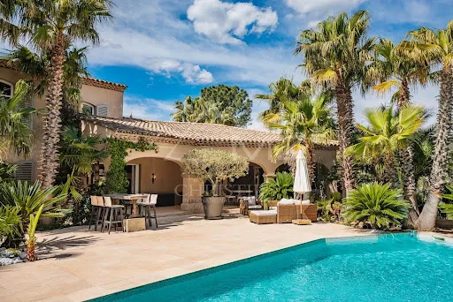 Villa 6 pièces 251 m²