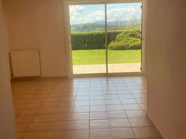 Ste Foy Les Lyon maison T4 avec grand jardin paysagé