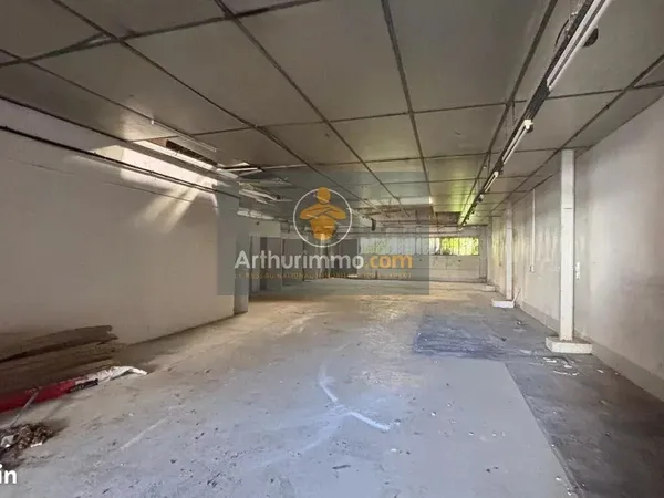 Local 300 m² Sarcelles